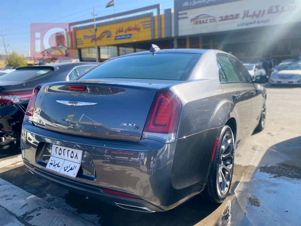 کرایسلەر 300
